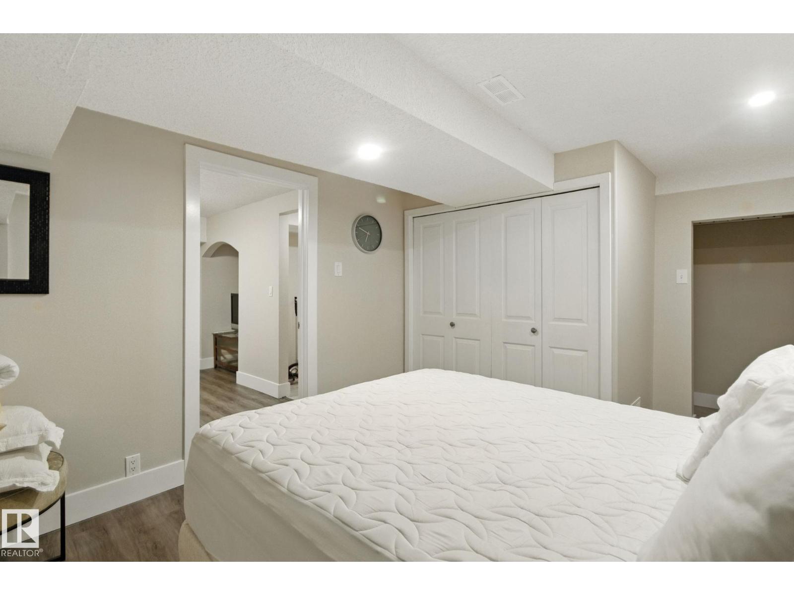 Photo 15 of 11530 71 St Nw, Edmonton AB