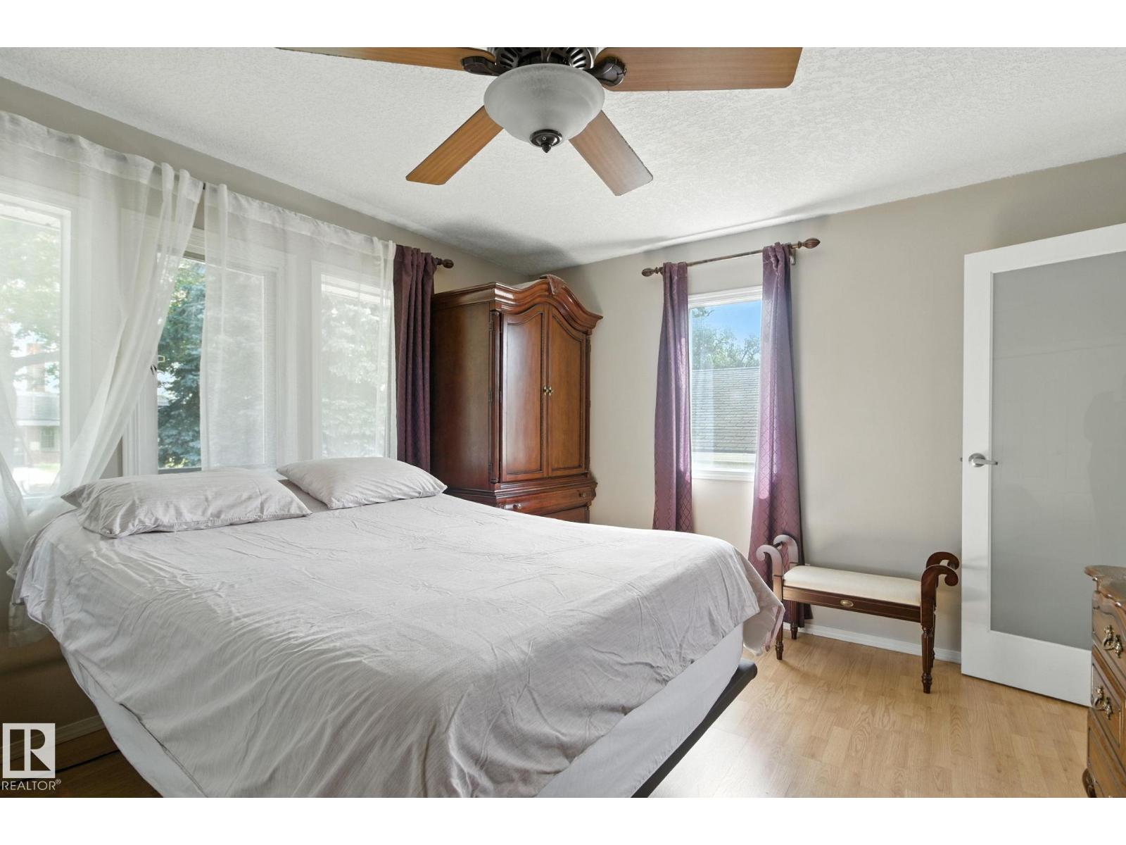 Photo 1 of 11530 71 St Nw, Edmonton AB