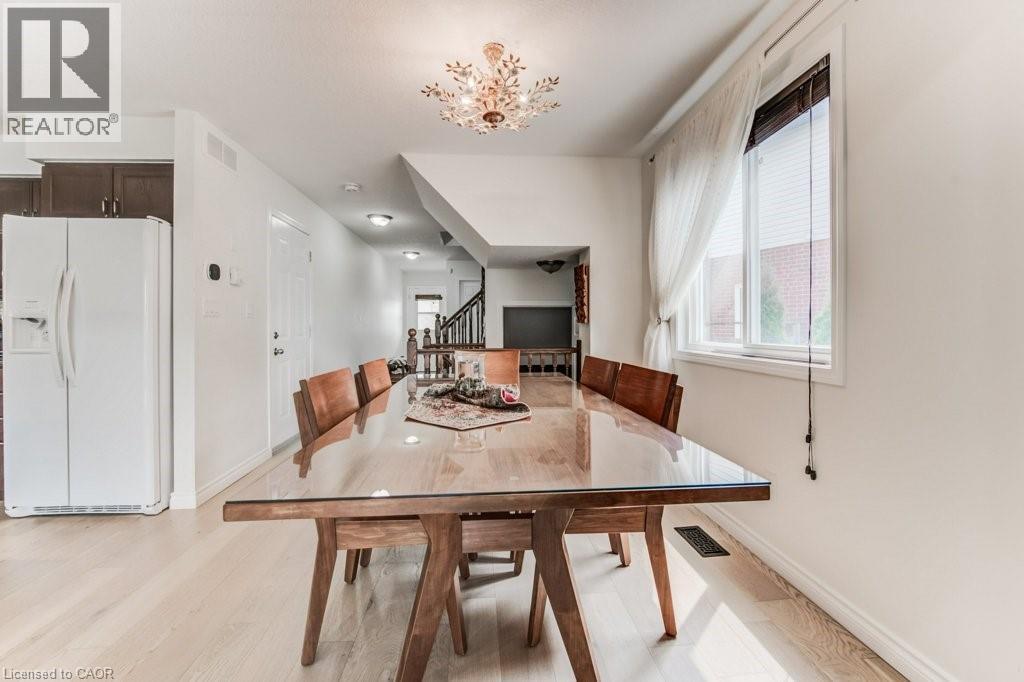 Photo 15 of 220 Lemon Grass Crescent, Kitchener ON