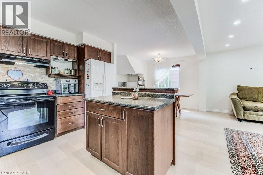 Photo 16 of 220 Lemon Grass Crescent, Kitchener ON