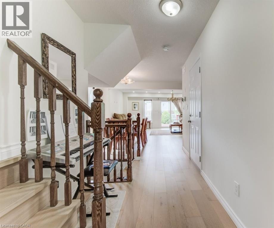 Photo 9 of 220 Lemon Grass Crescent, Kitchener ON