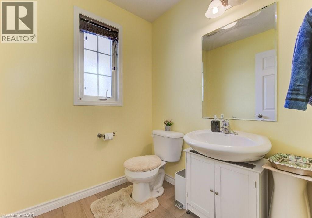 Photo 21 of 220 Lemon Grass Crescent, Kitchener ON
