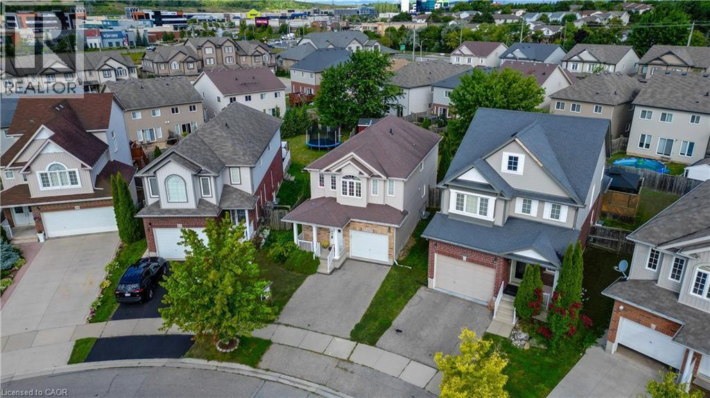 Photo 2 of 220 Lemon Grass Crescent, Kitchener ON