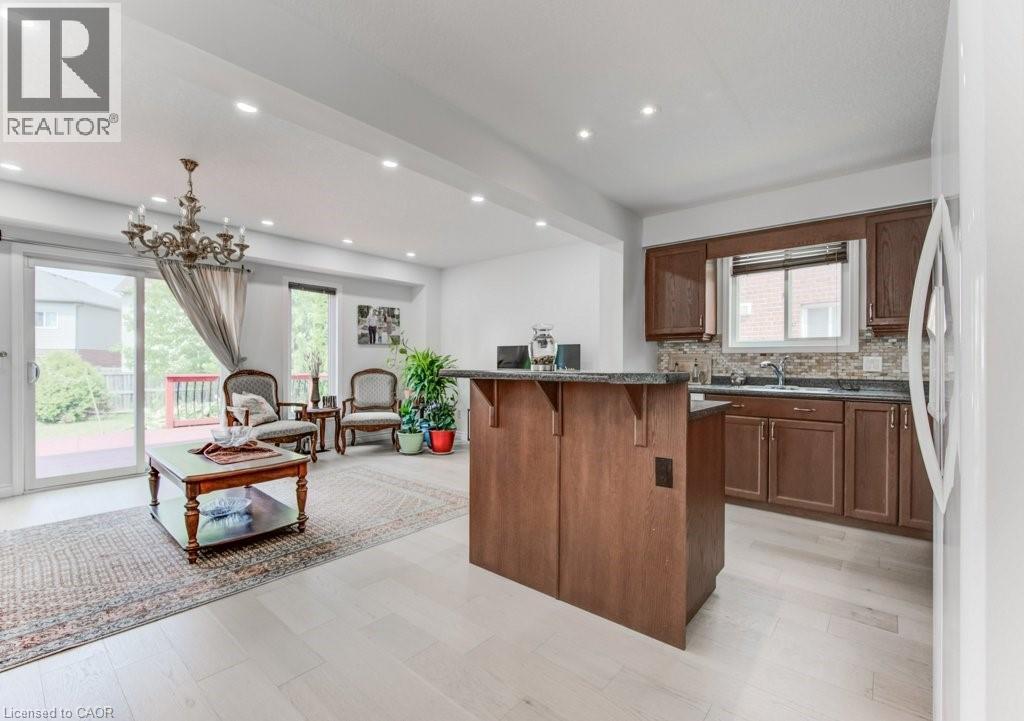 Photo 19 of 220 Lemon Grass Crescent, Kitchener ON