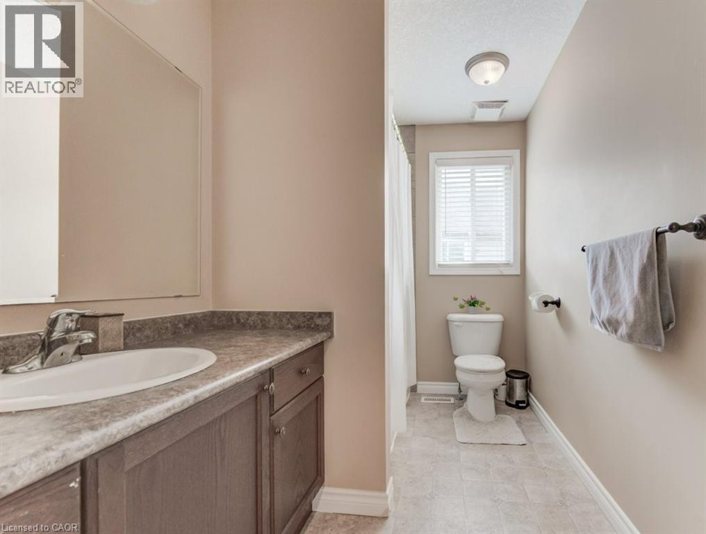 Photo 34 of 220 Lemon Grass Crescent, Kitchener ON