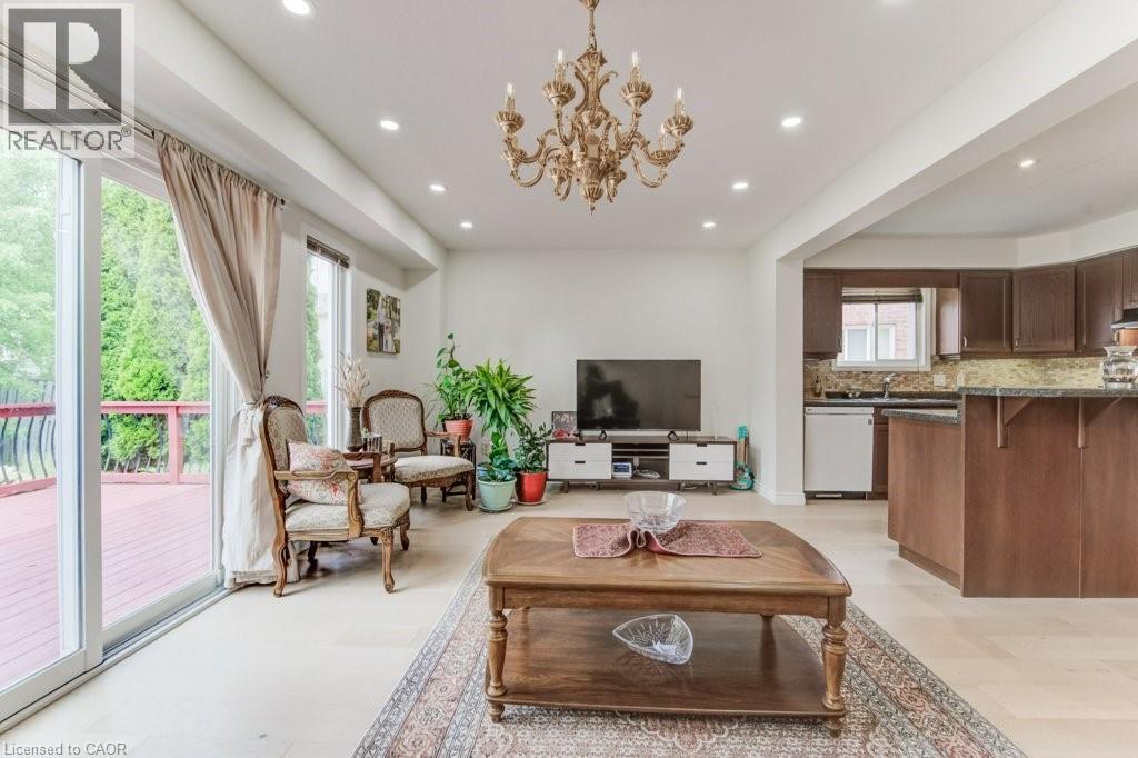 Photo 11 of 220 Lemon Grass Crescent, Kitchener ON