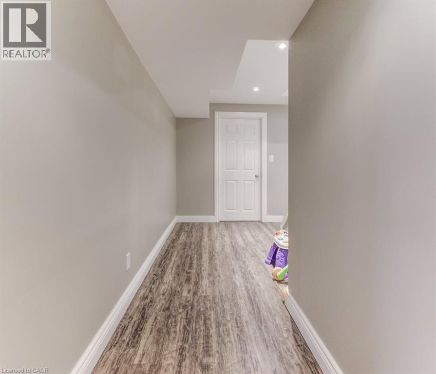 Photo 37 of 220 Lemon Grass Crescent, Kitchener ON