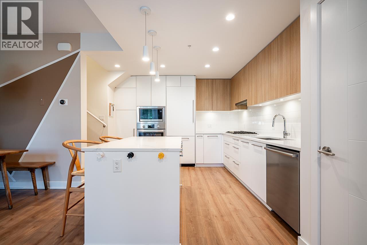 Photo 5 of 103 2035 Glenaire Drive, North Vancouver BC