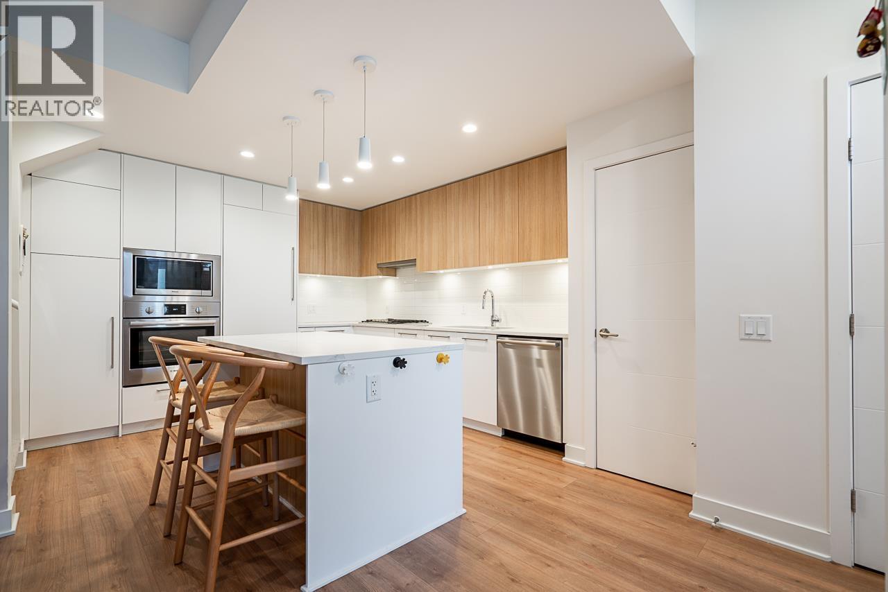 Photo 3 of 103 2035 Glenaire Drive, North Vancouver BC