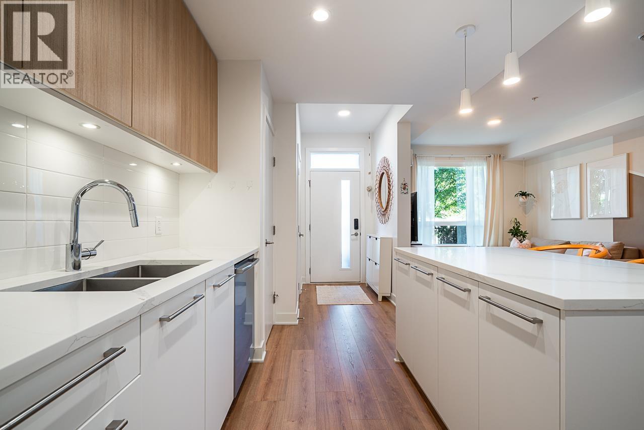 Photo 2 of 103 2035 Glenaire Drive, North Vancouver BC