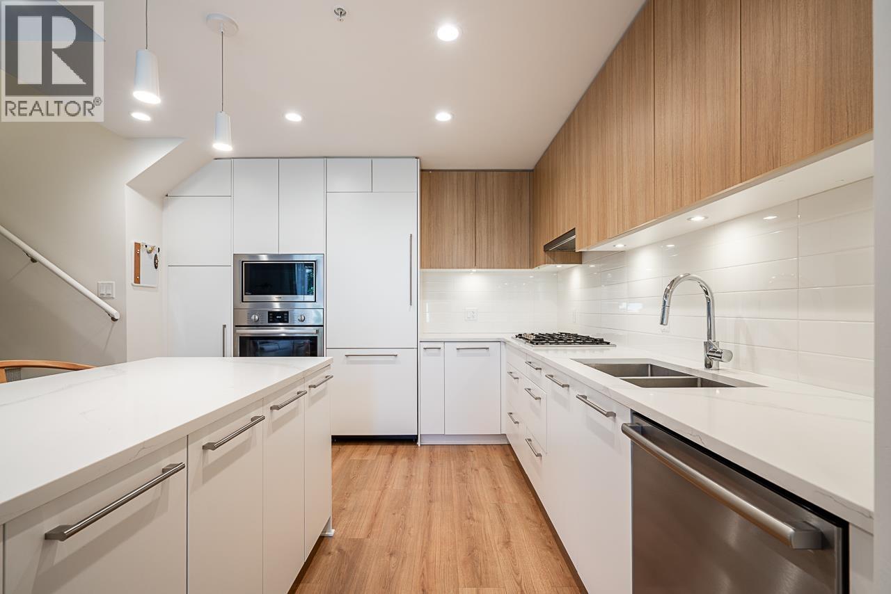 Photo 1 of 103 2035 Glenaire Drive, North Vancouver BC