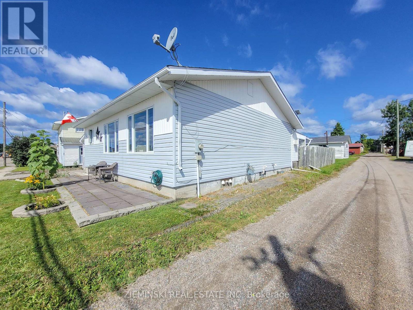 Photo 19 of 300 Teefy Street, Iroquois Falls ON