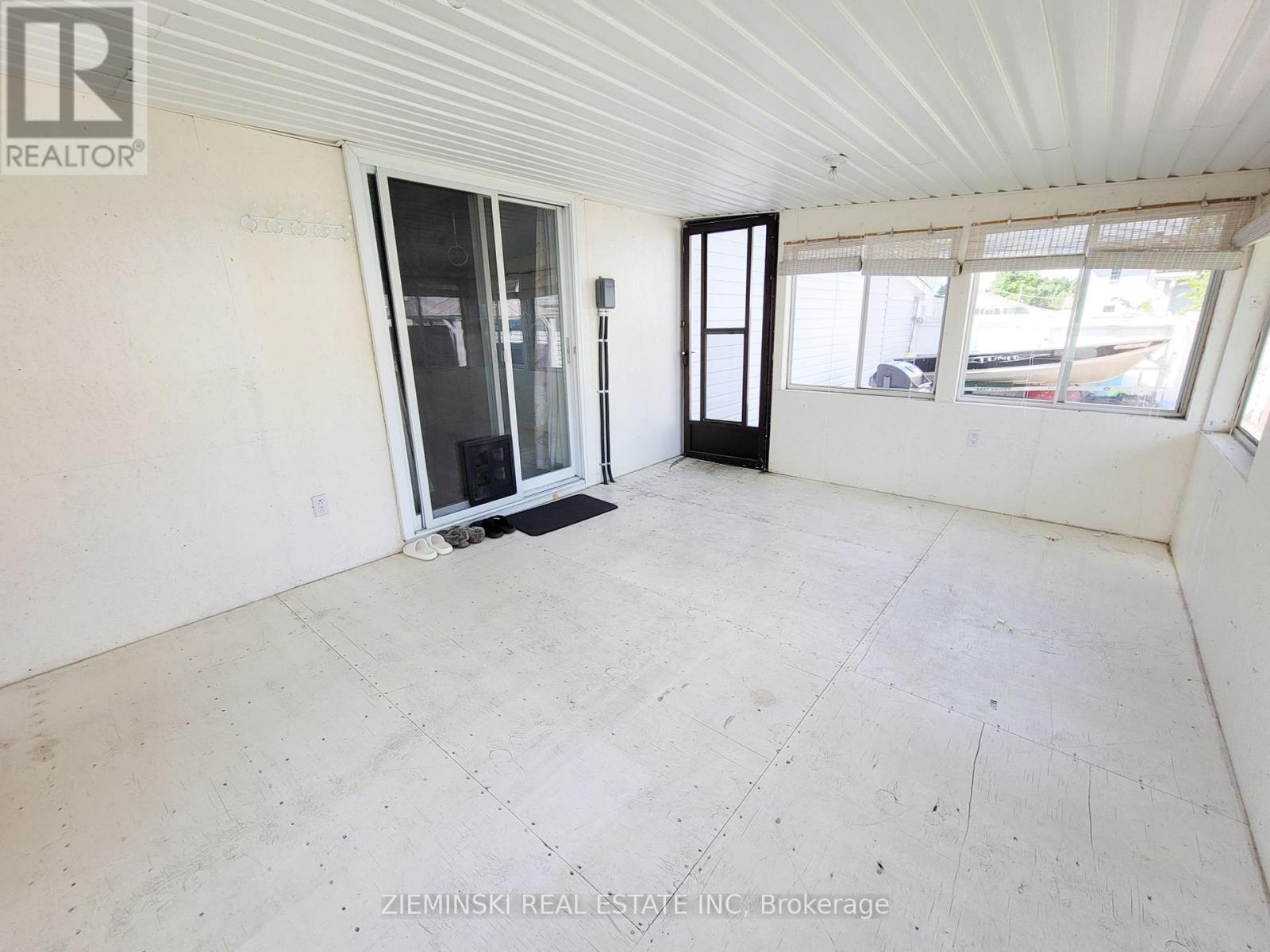 Photo 32 of 300 Teefy Street, Iroquois Falls ON