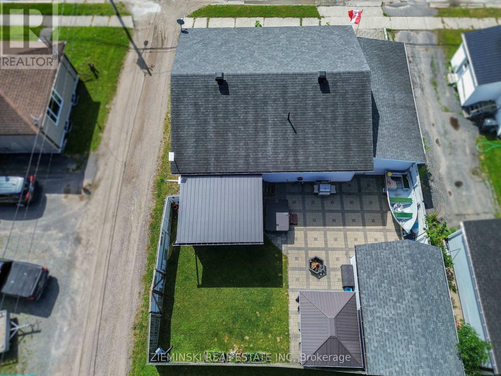 Photo 31 of 300 Teefy Street, Iroquois Falls ON