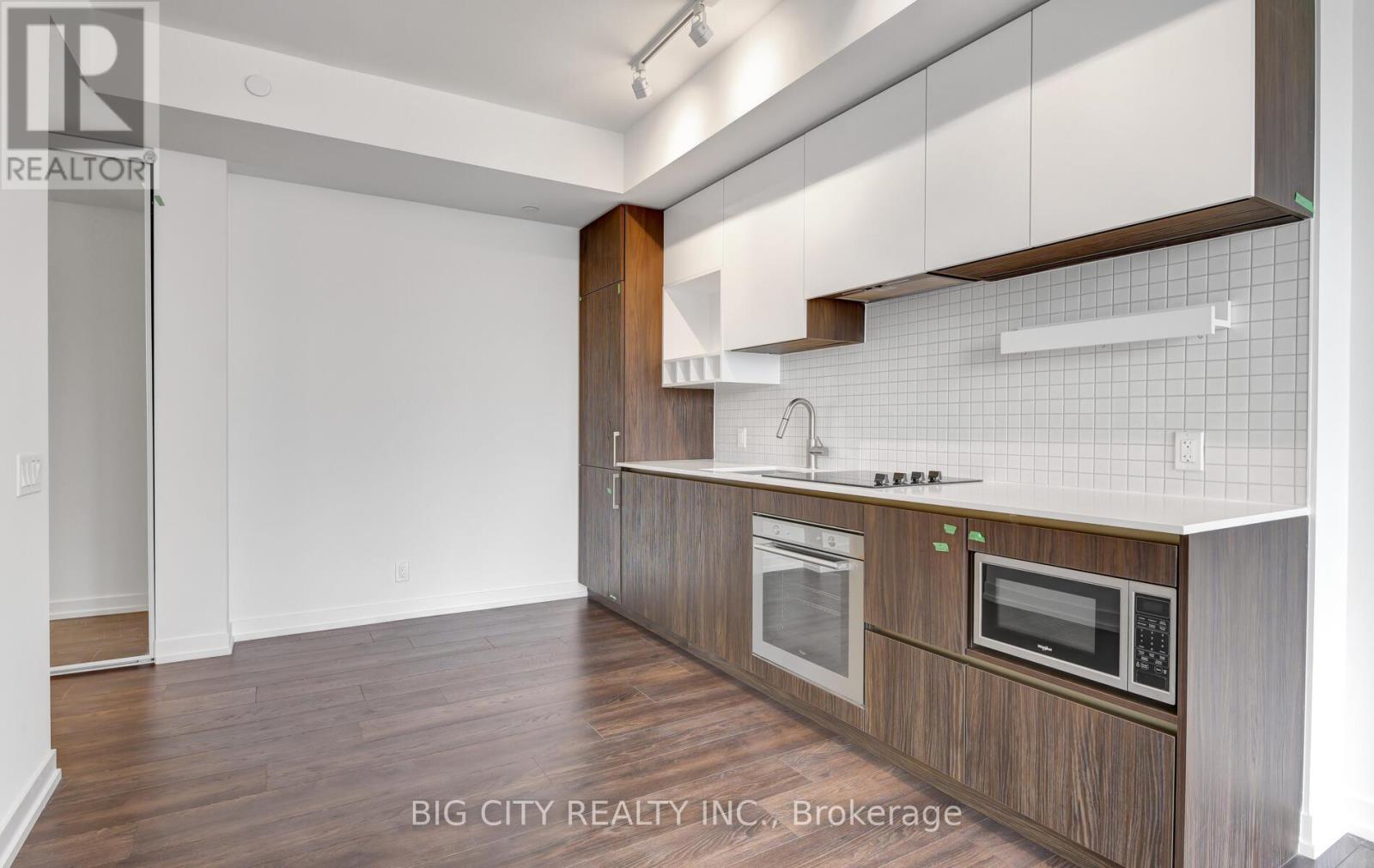 Photo 3 of 1911 898 Portage Parkway, Vaughan ON