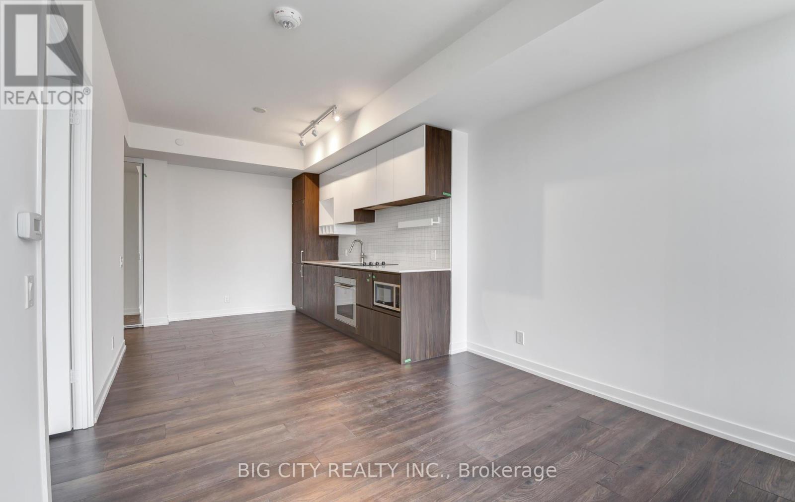 Photo 5 of 1911 898 Portage Parkway, Vaughan ON