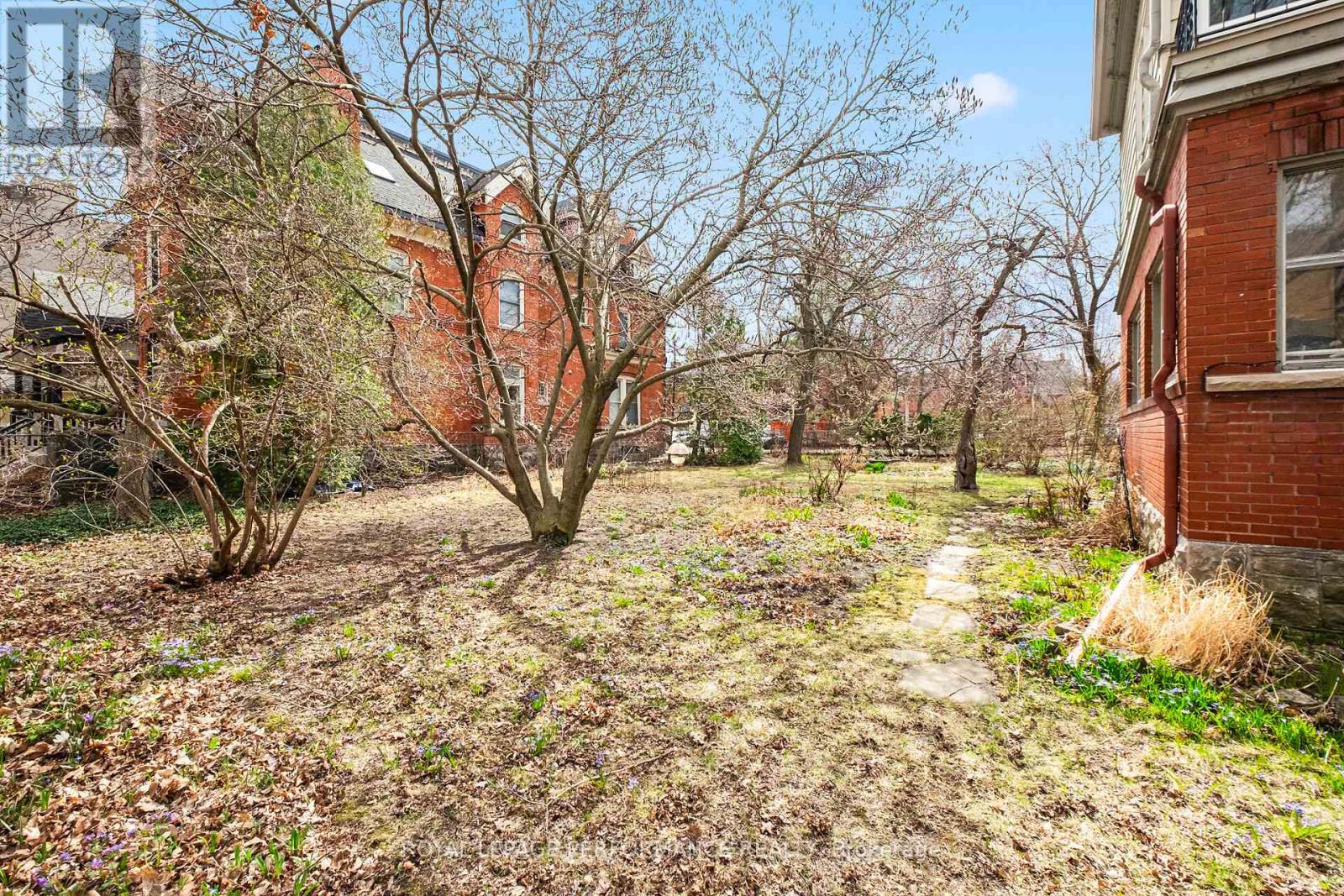 Development lot 52 x 116