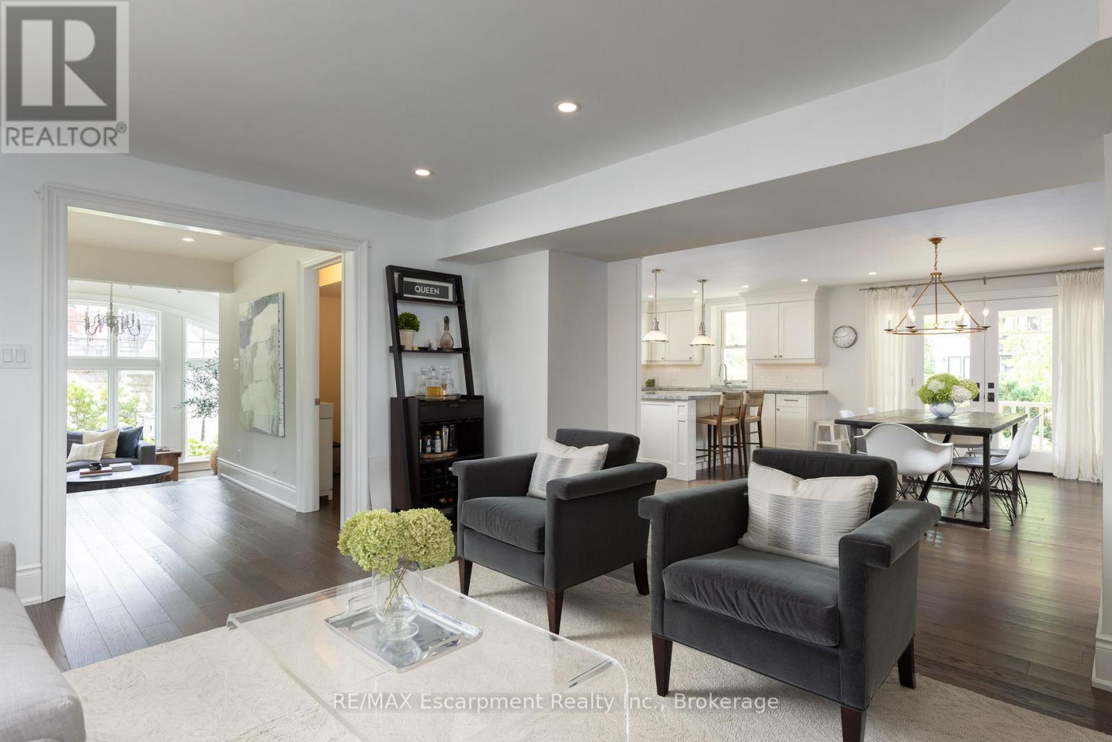 Photo 5 of 212 King Street, Oakville ON