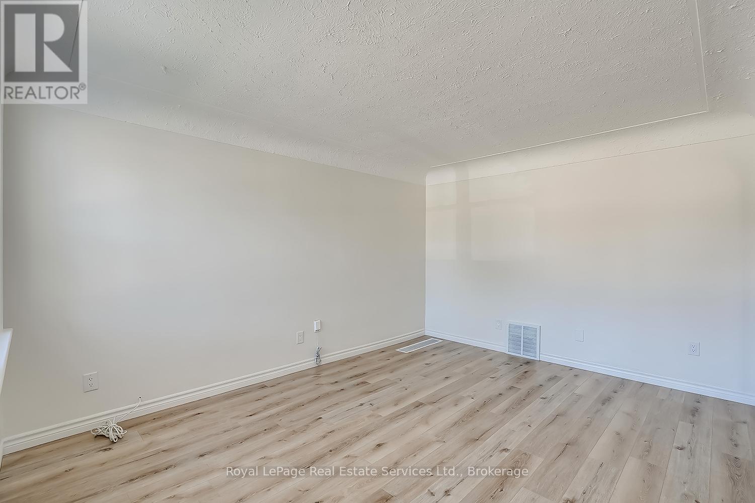 Photo 4 of Main 235 East 21st Street, Hamilton ON