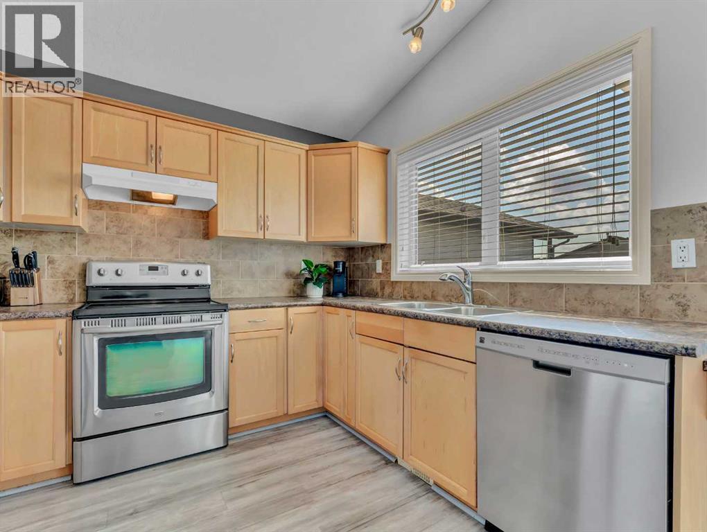 Photo 37 of 16 Terrace Avenue Ne, Medicine Hat AB