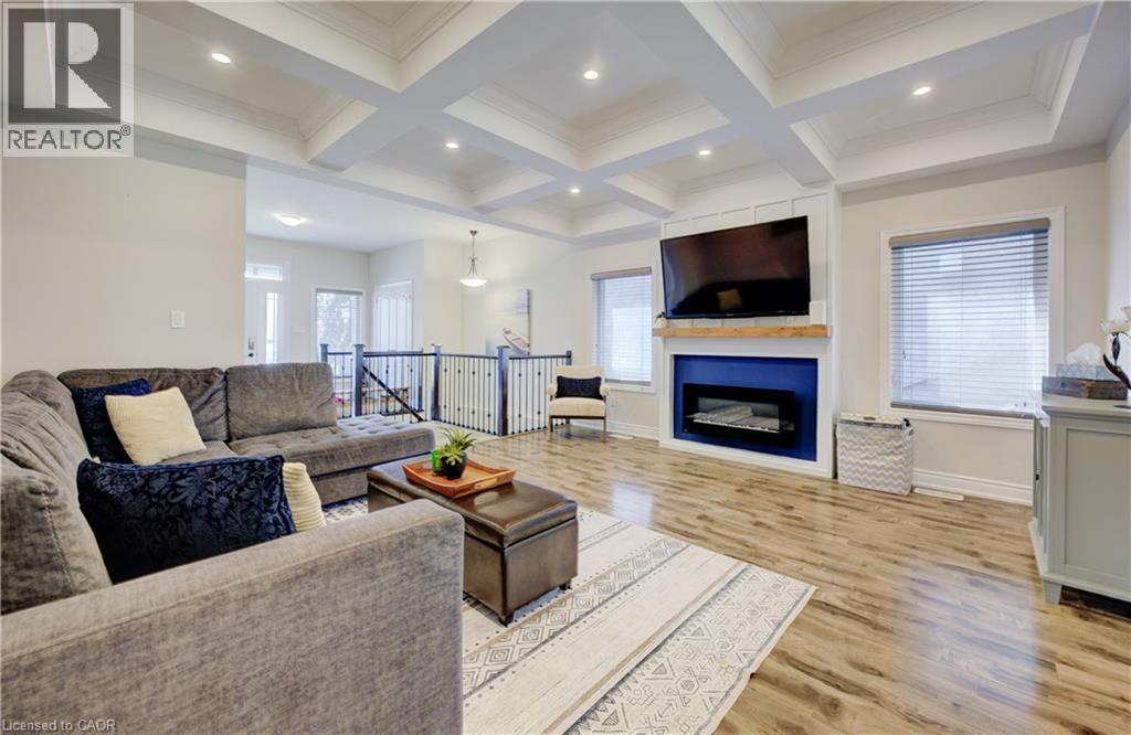 Photo 6 of 40 Fraserwood Court, Cambridge ON