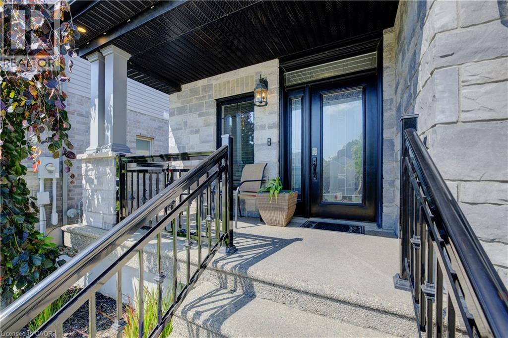 Photo 25 of 40 Fraserwood Court, Cambridge ON