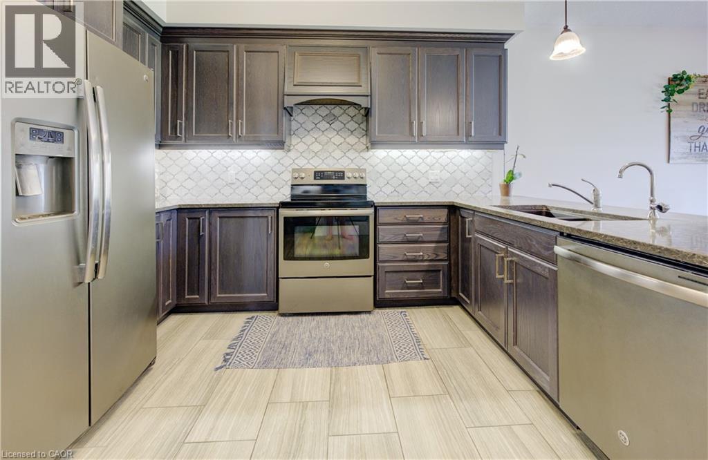 Photo 23 of 40 Fraserwood Court, Cambridge ON