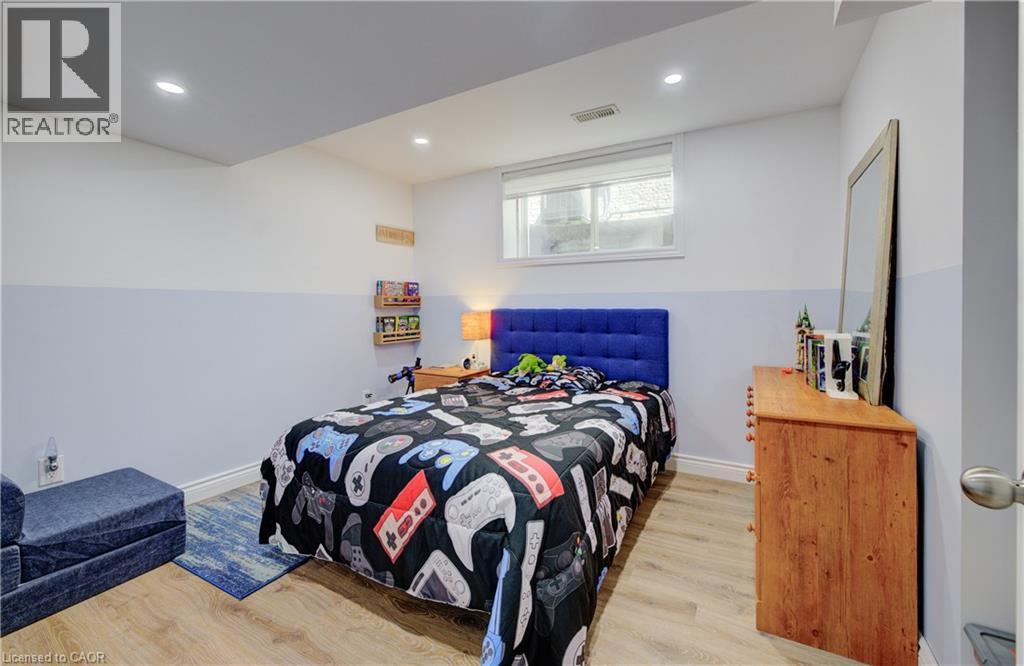Photo 11 of 40 Fraserwood Court, Cambridge ON
