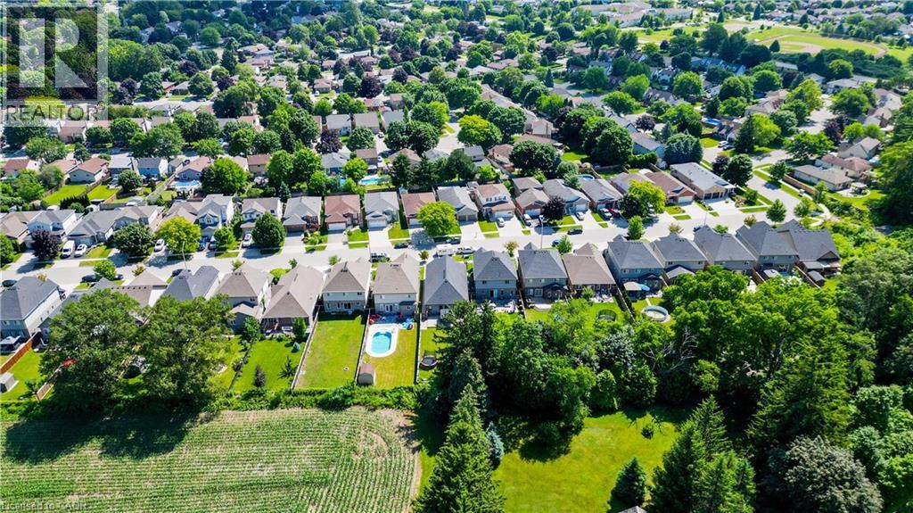 Photo 7 of 40 Fraserwood Court, Cambridge ON