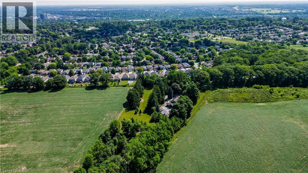Photo 21 of 40 Fraserwood Court, Cambridge ON