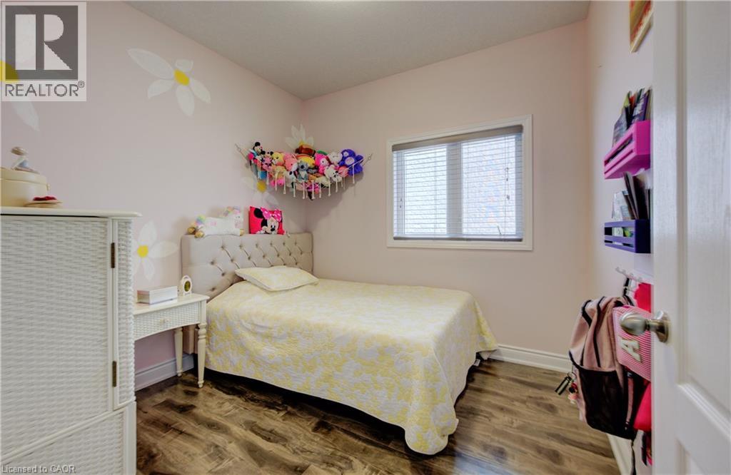 Photo 37 of 40 Fraserwood Court, Cambridge ON
