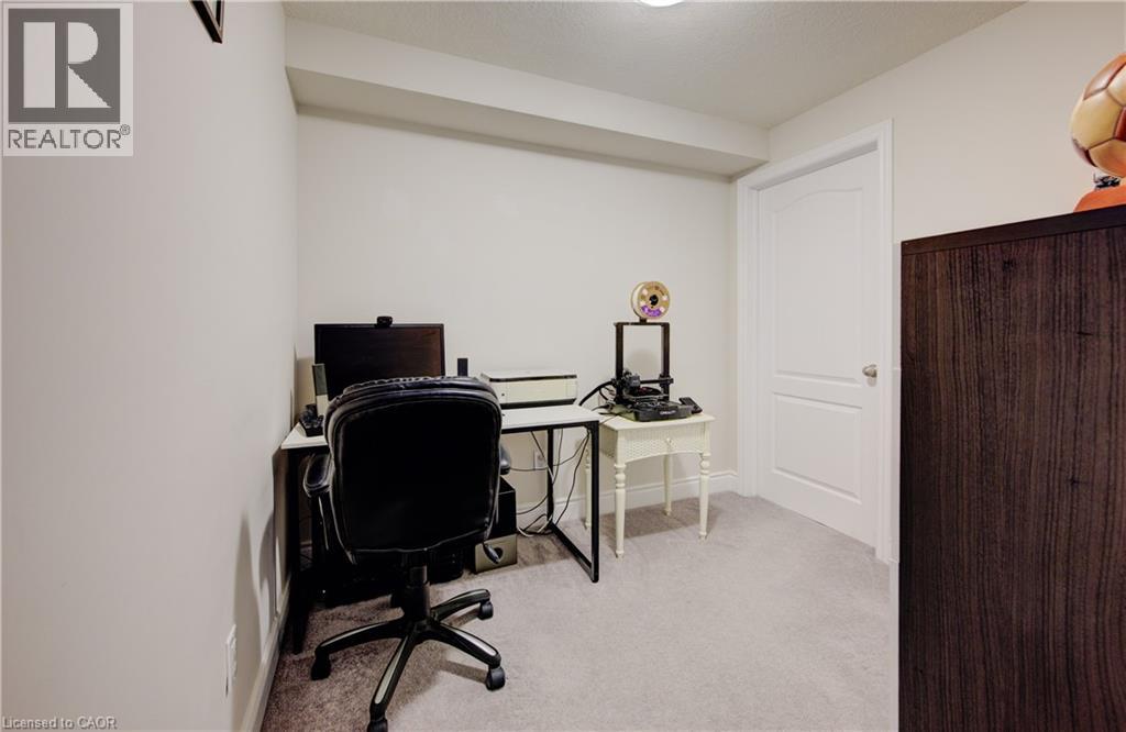 Photo 27 of 40 Fraserwood Court, Cambridge ON