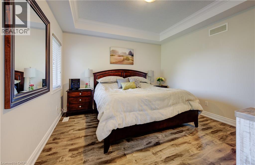 Photo 10 of 40 Fraserwood Court, Cambridge ON