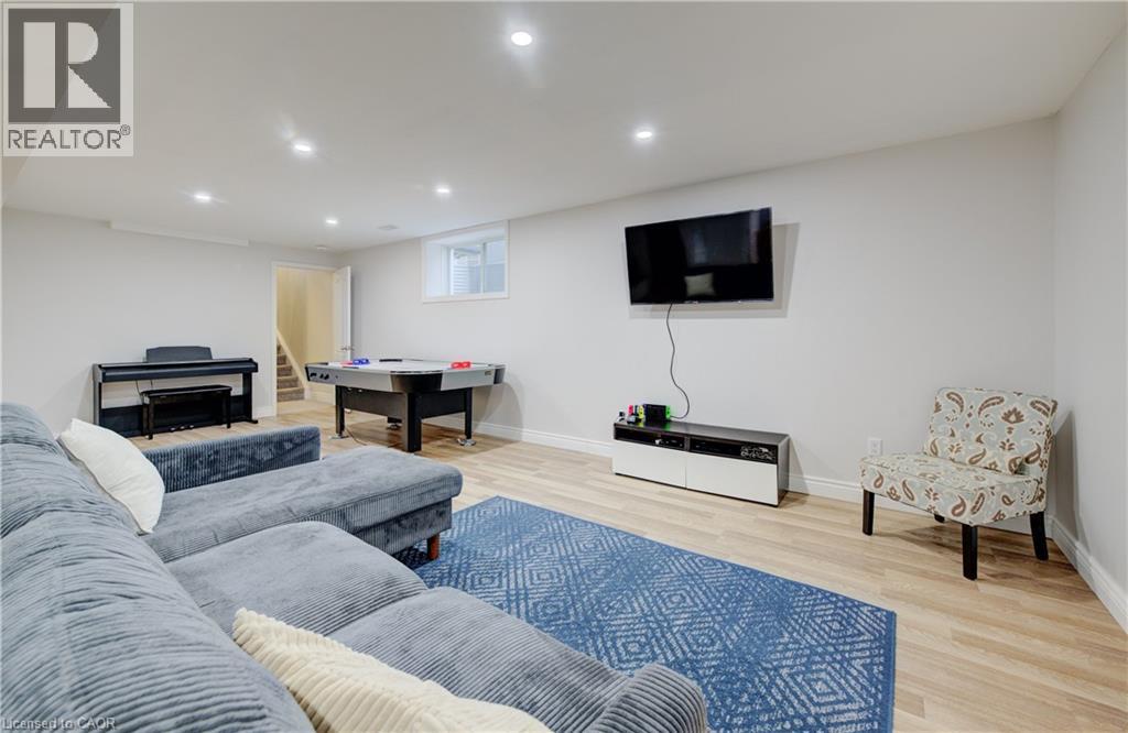 Photo 12 of 40 Fraserwood Court, Cambridge ON