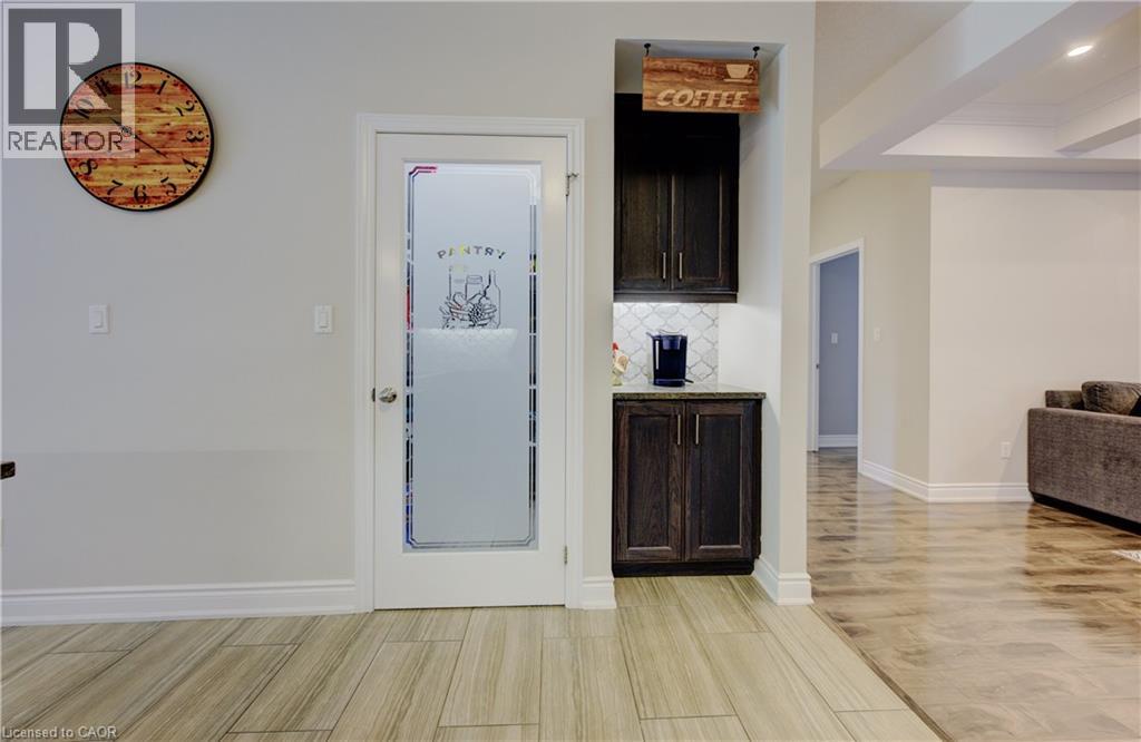 Photo 35 of 40 Fraserwood Court, Cambridge ON