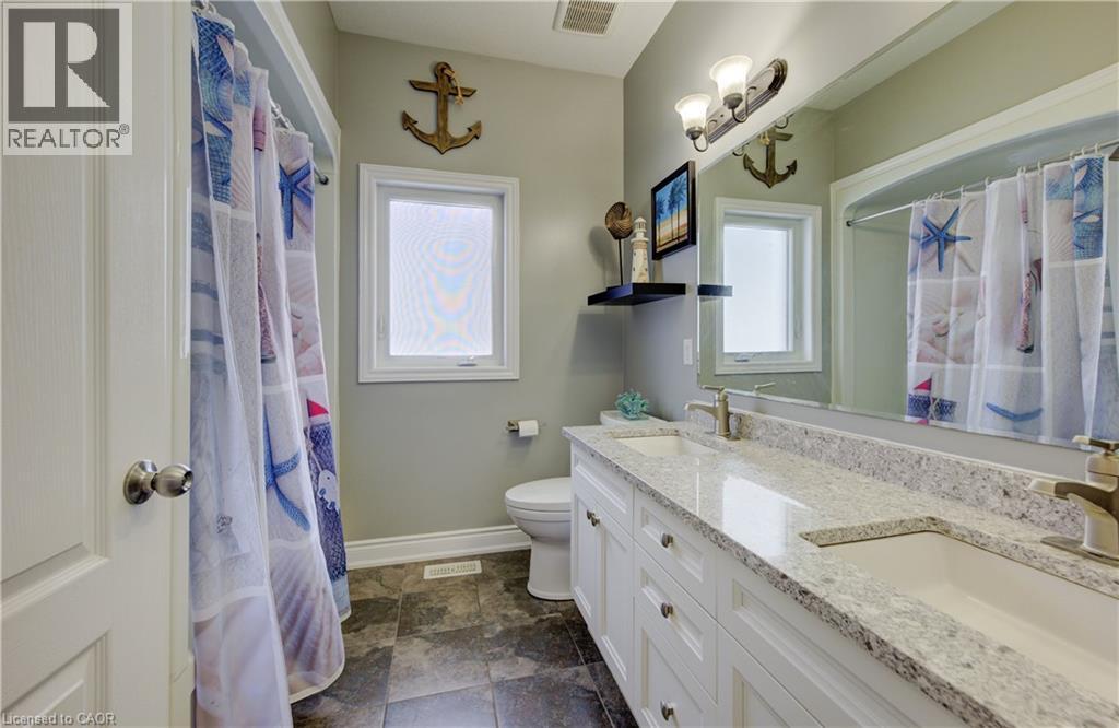 Photo 9 of 40 Fraserwood Court, Cambridge ON