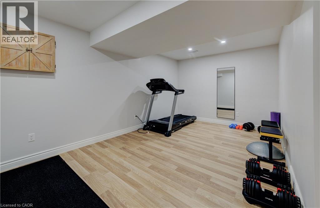 Photo 8 of 40 Fraserwood Court, Cambridge ON