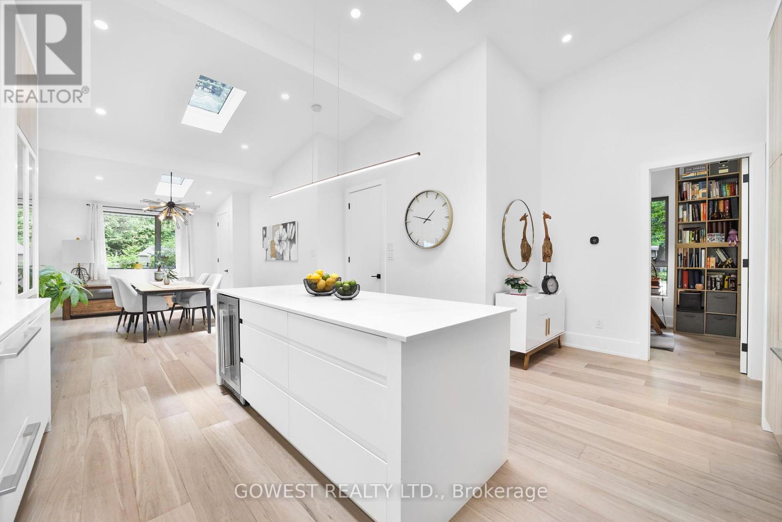 Photo 8 of 344 Dalewood Drive, Oakville ON