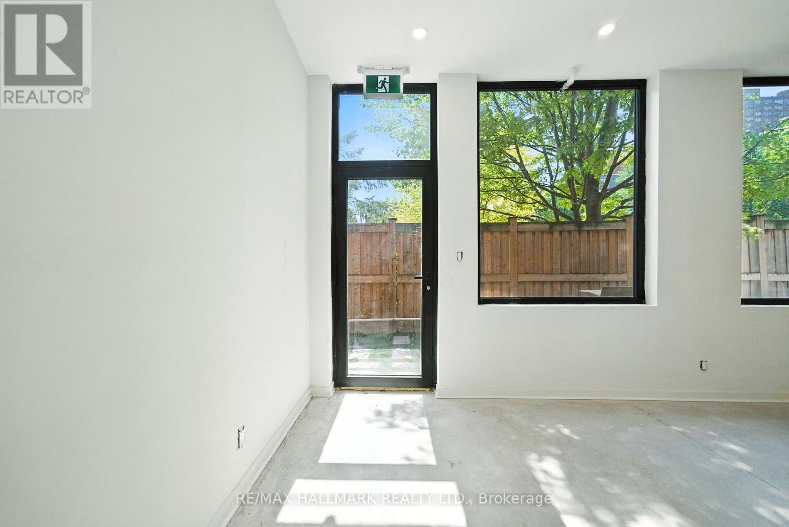 Photo 13 of 2 170 Perth Avenue, Toronto ON
