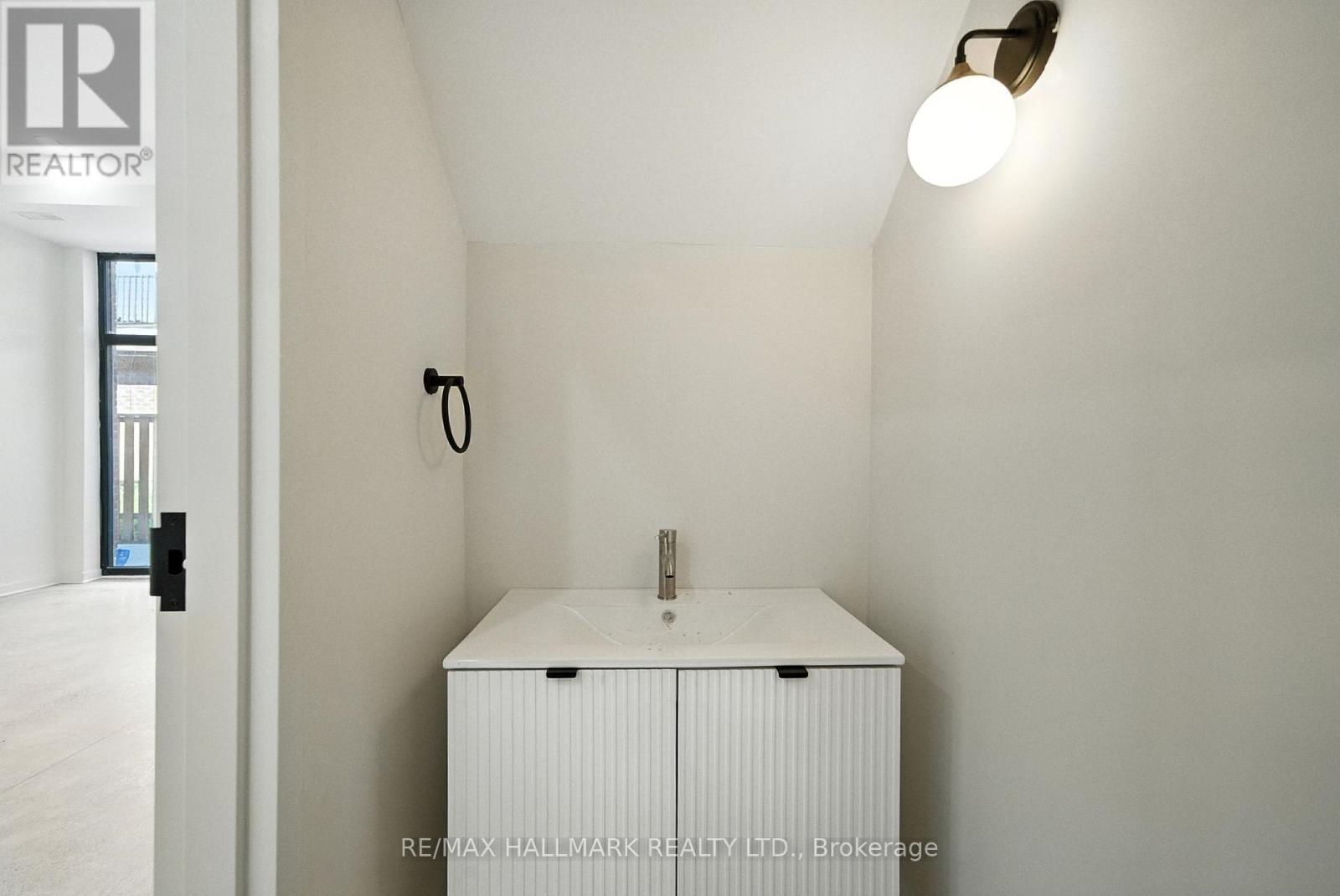 Photo 20 of 2 170 Perth Avenue, Toronto ON
