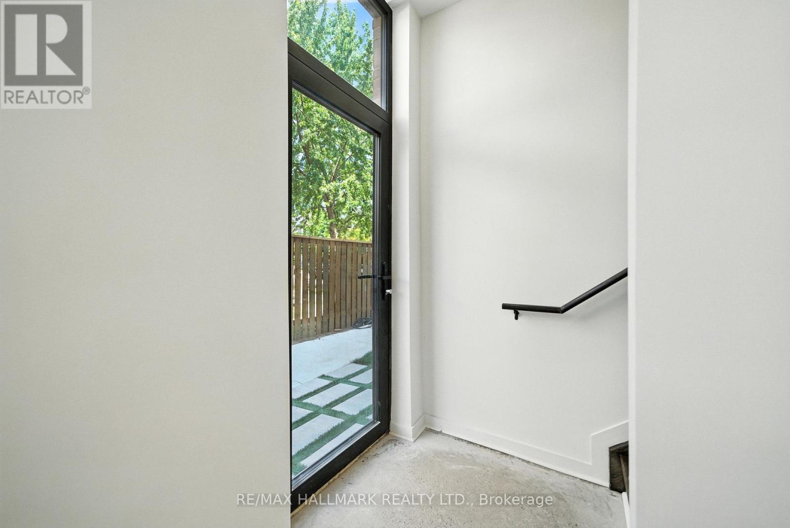 Photo 17 of 2 170 Perth Avenue, Toronto ON