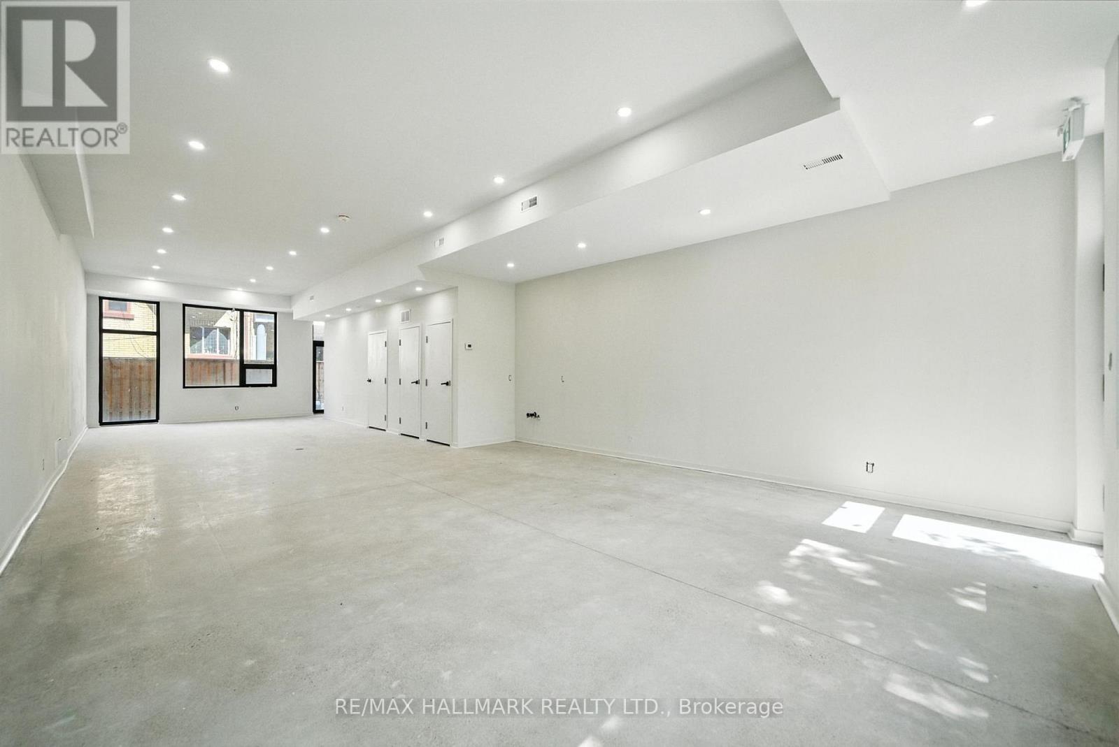 Photo 9 of 3 170 Perth Avenue, Toronto ON