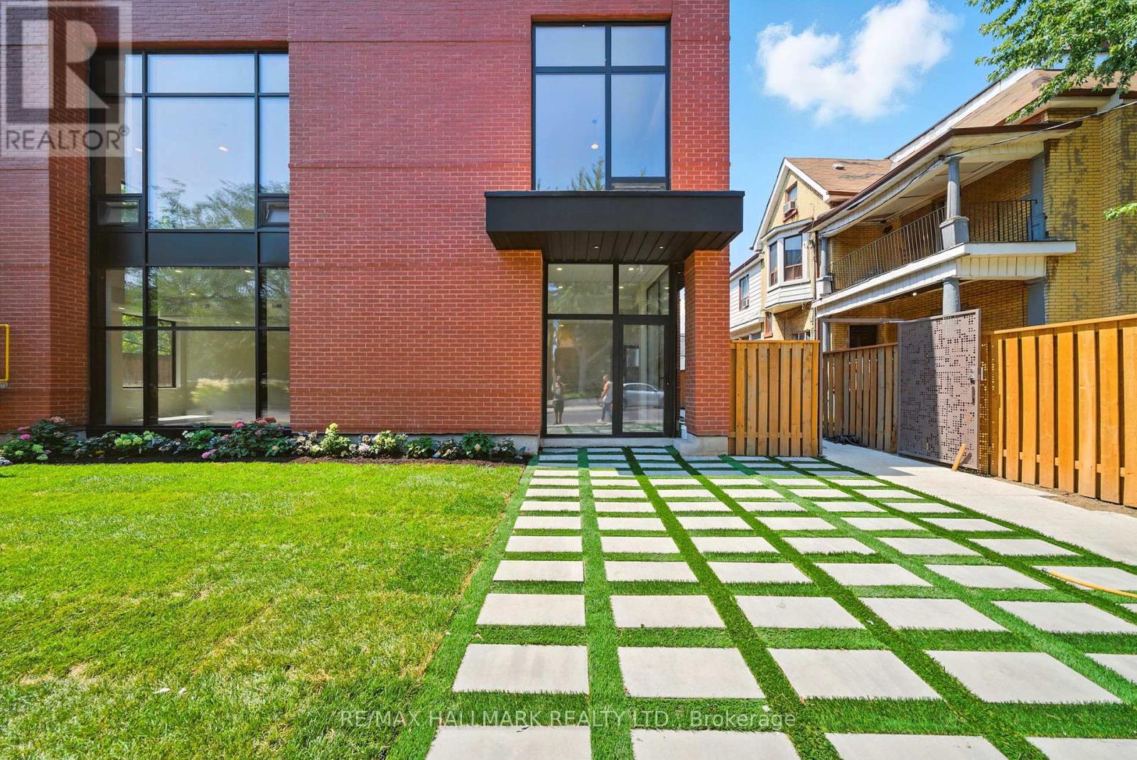 Photo 1 of 3 170 Perth Avenue, Toronto ON