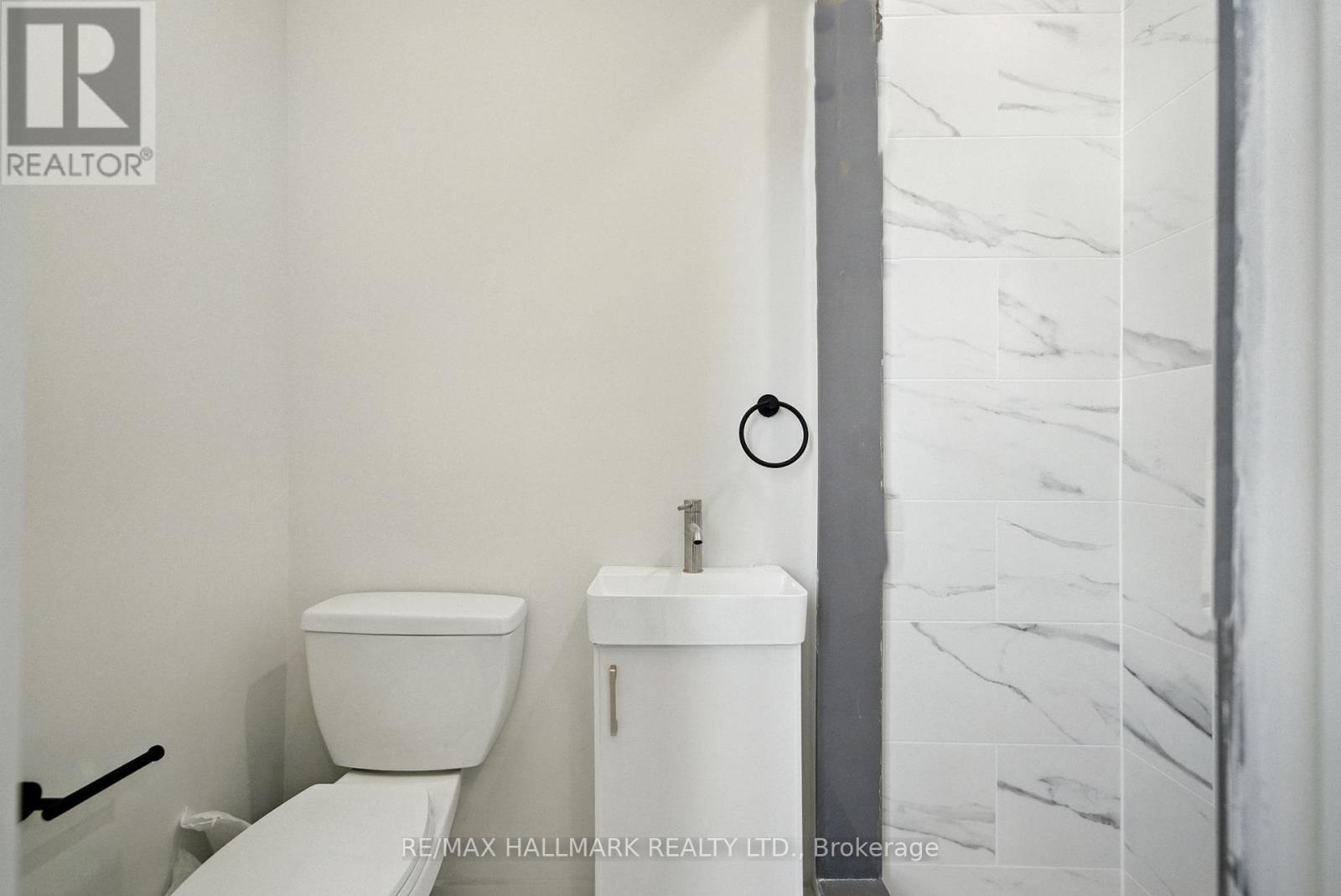 Photo 15 of 3 170 Perth Avenue, Toronto ON