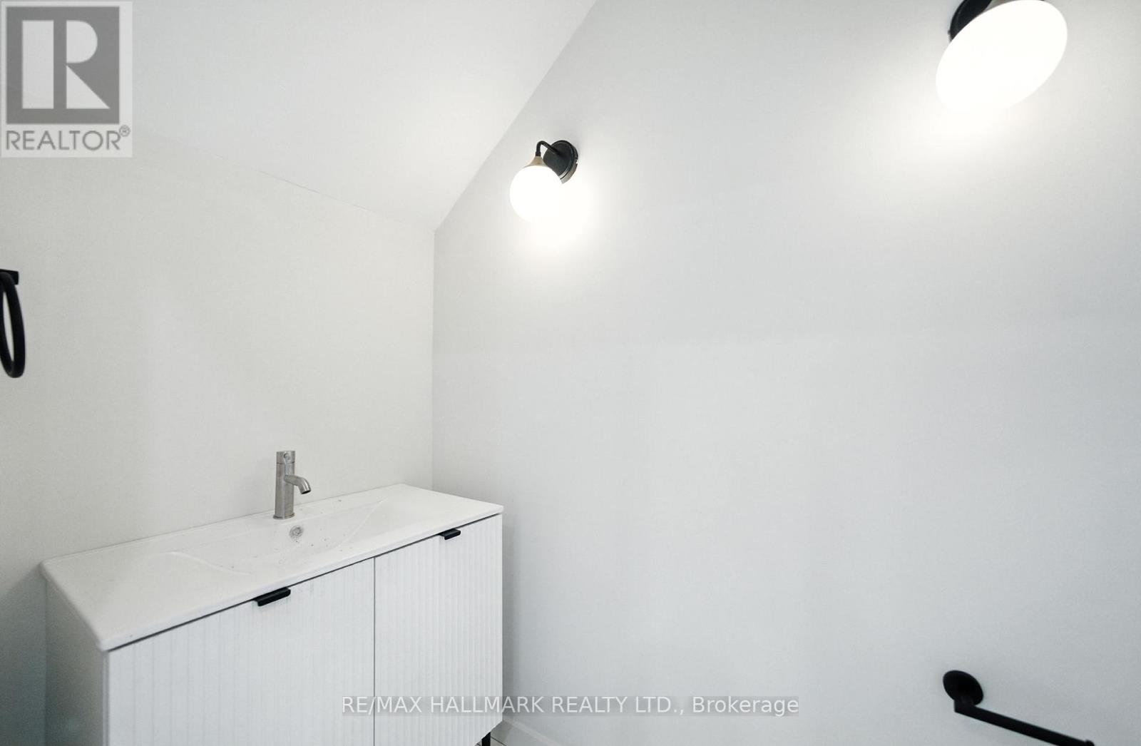 Photo 19 of 3 170 Perth Avenue, Toronto ON