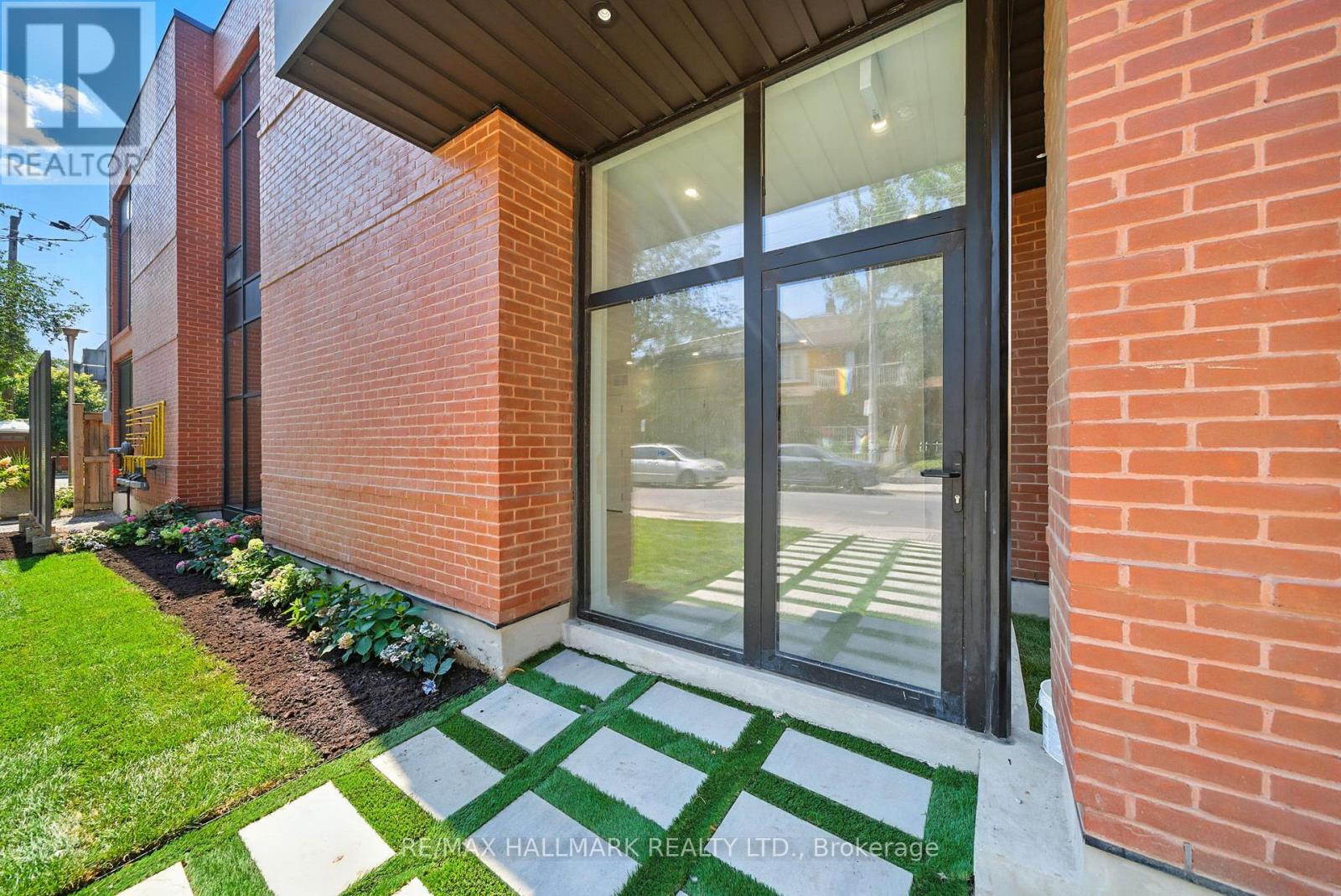 Photo 17 of 3 170 Perth Avenue, Toronto ON