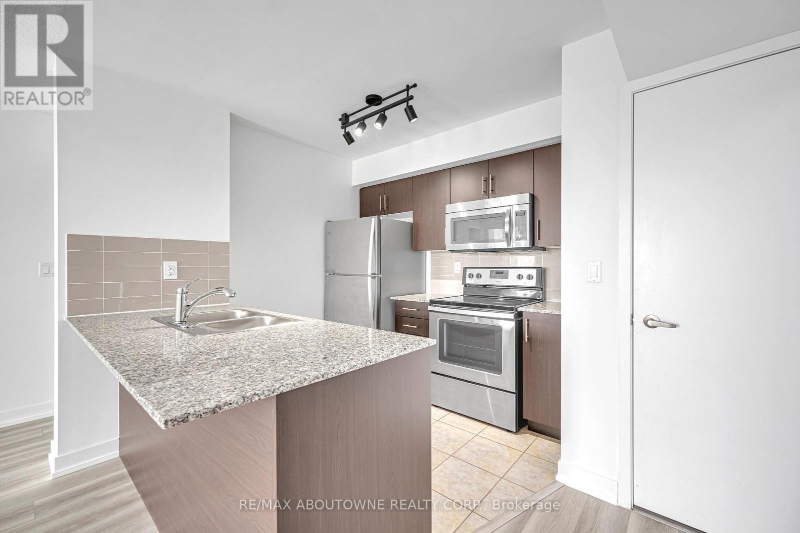 Photo 8 of 1105 1410 Dupont Street, Toronto ON