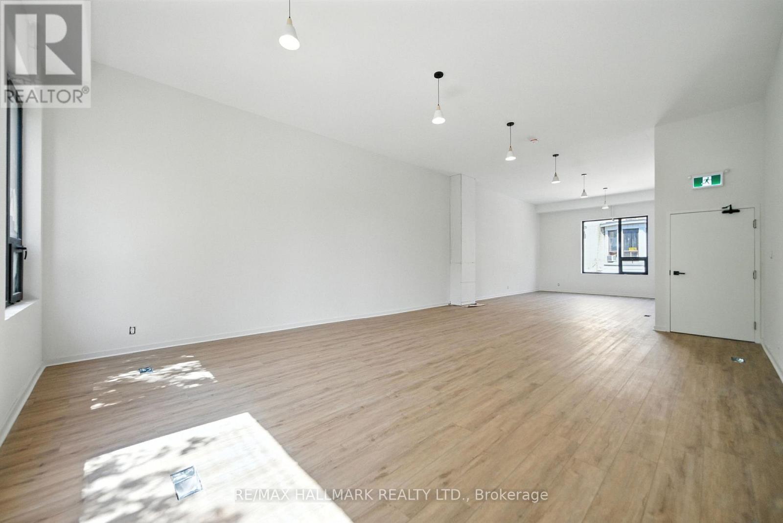 Photo 12 of 4 170 Perth Avenue, Toronto ON