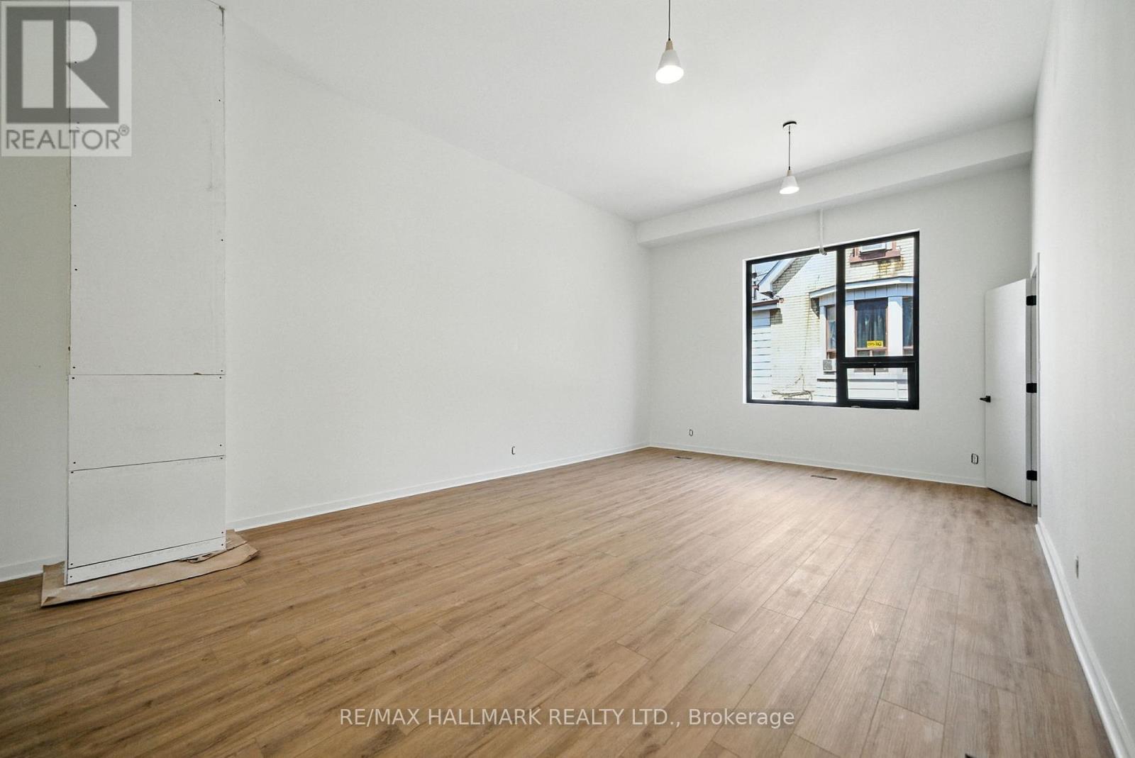 Photo 13 of 4 170 Perth Avenue, Toronto ON