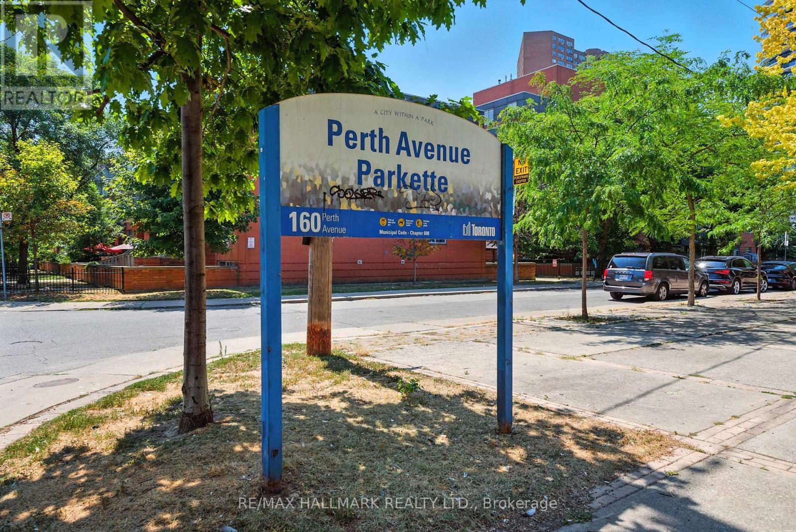 Photo 7 of 5 170 Perth Avenue, Toronto ON